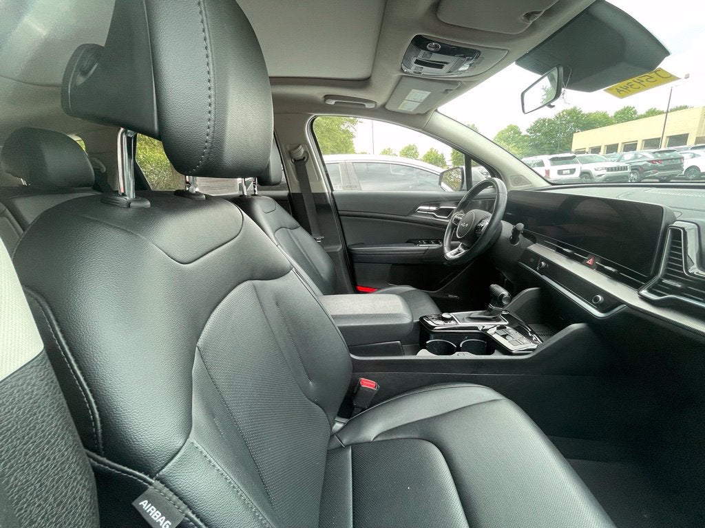 2025 Kia Sportage SX Pano Roof, Leather, One Owner