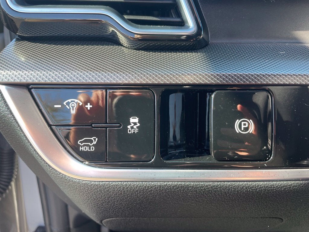 2025 Kia Sportage SX Pano Roof, Leather, One Owner