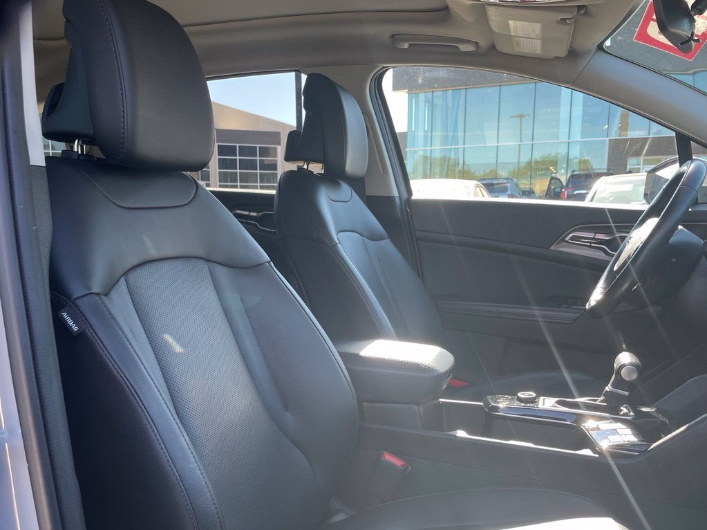 2025 Kia Sportage SX Pano Roof, Leather, One Owner
