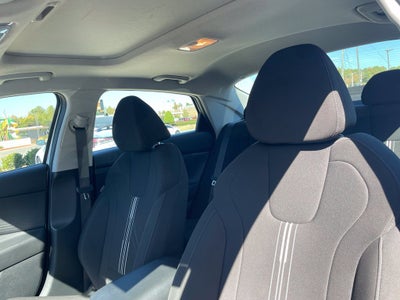 2025 Hyundai Elantra SEL Convenience Moonroof, Clean CarFax, One Owner