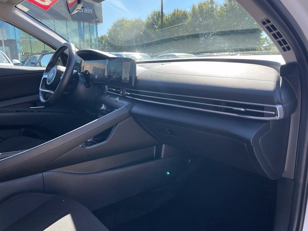 2025 Hyundai Elantra SEL Convenience Moonroof, Clean CarFax, One Owner