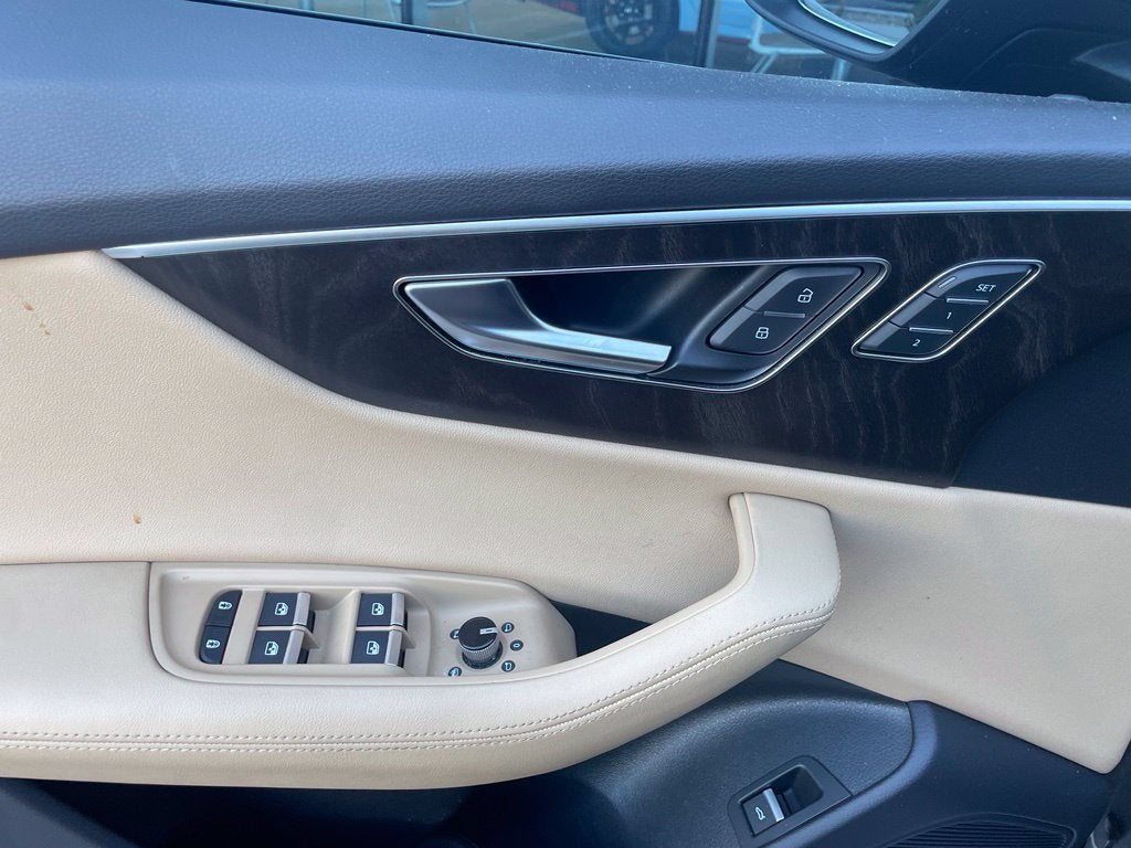 2023 Audi Q8 55 Premium Plus quattro, Pano Roof, Leather, Clean CarFax, One Own
