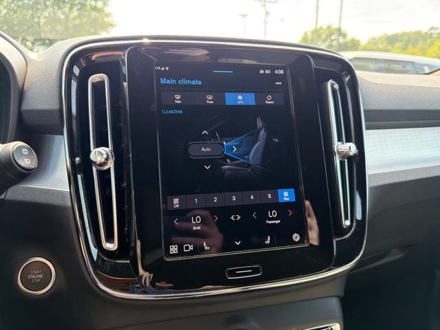 2024 Volvo XC40 B5 Core