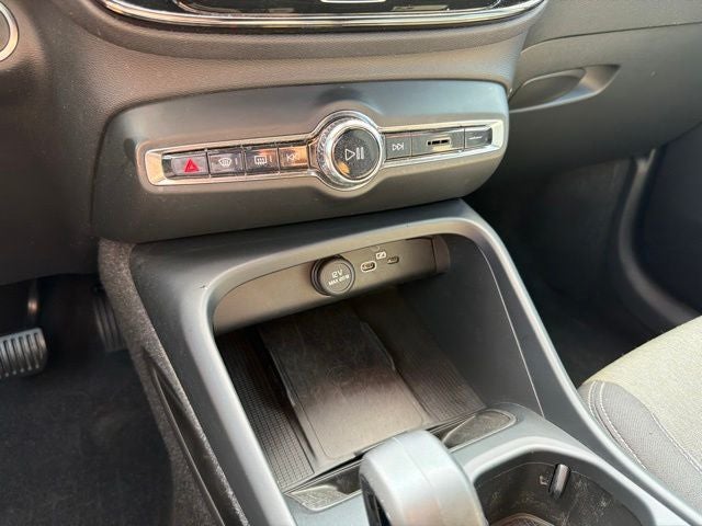 2024 Volvo XC40 B5 Core