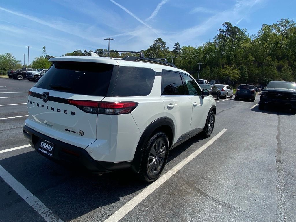 2022 Nissan Pathfinder SV