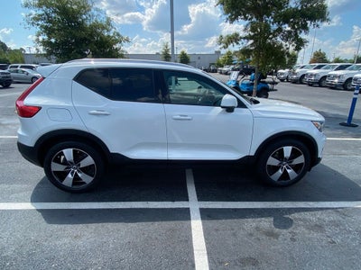 2021 Volvo XC40 Momentum