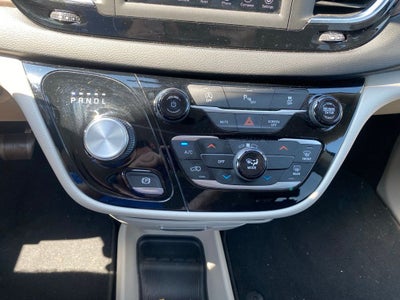 2020 Chrysler Voyager LX