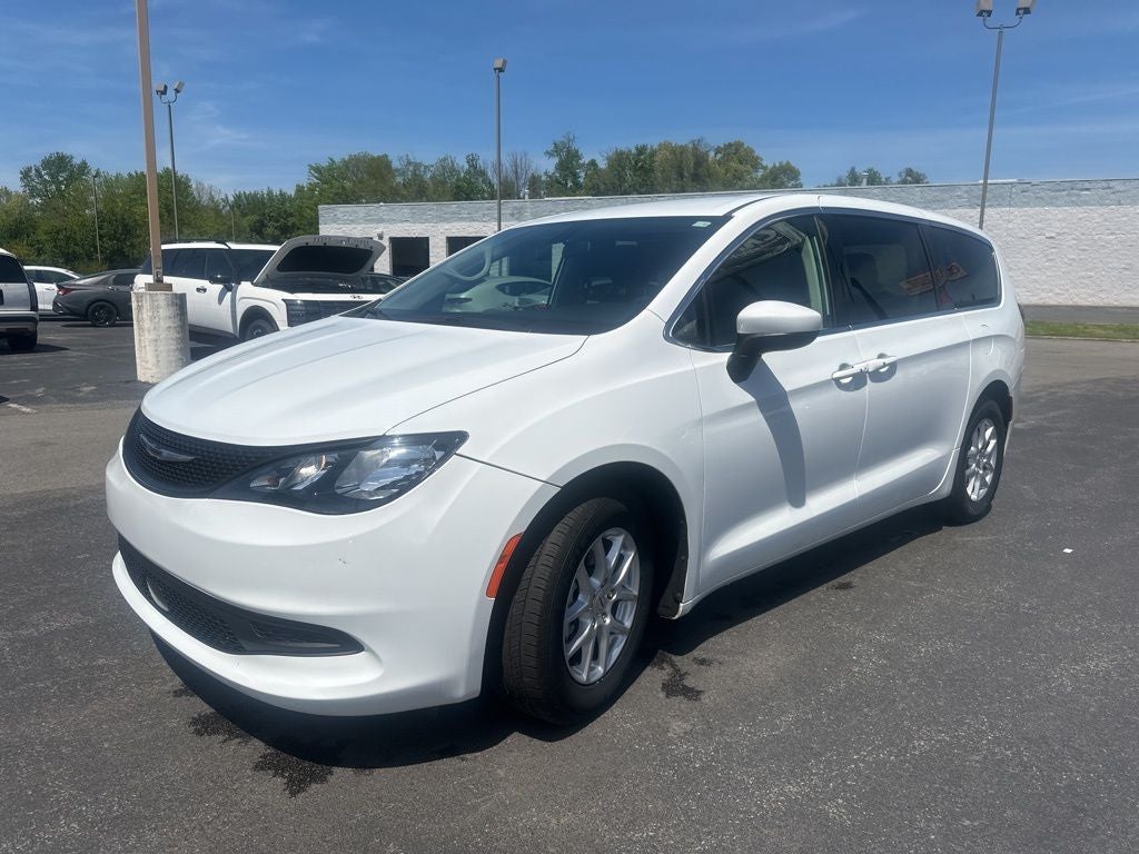 2022 Chrysler Voyager LX