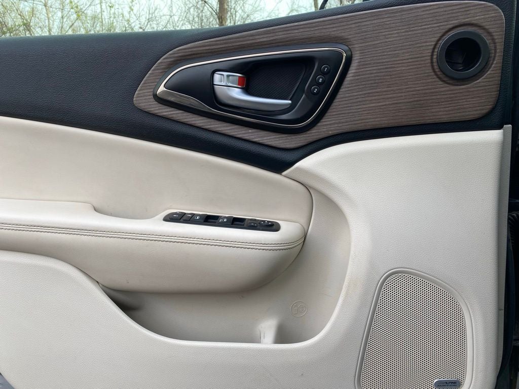 2015 Chrysler 200 C SUPER CLEAN!