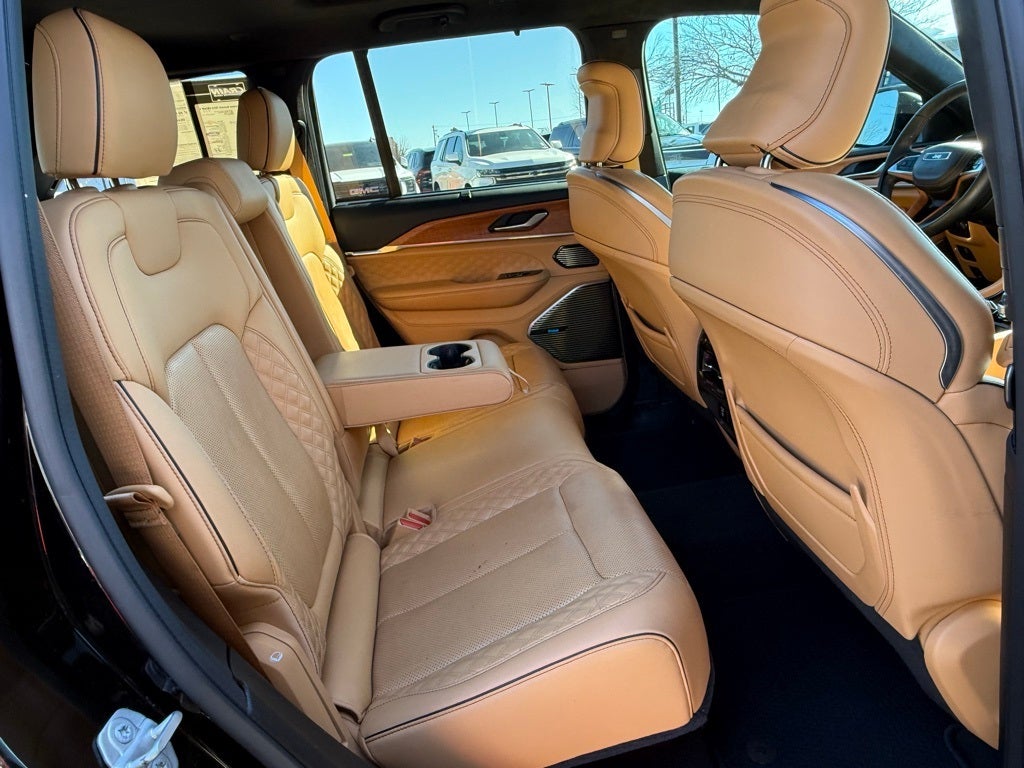 2022 Jeep Grand Cherokee Summit TECH GROUP 5