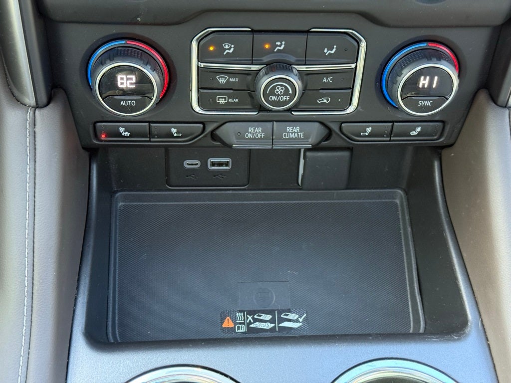 2023 Chevrolet Suburban Z71 2ND ROW BUCKET