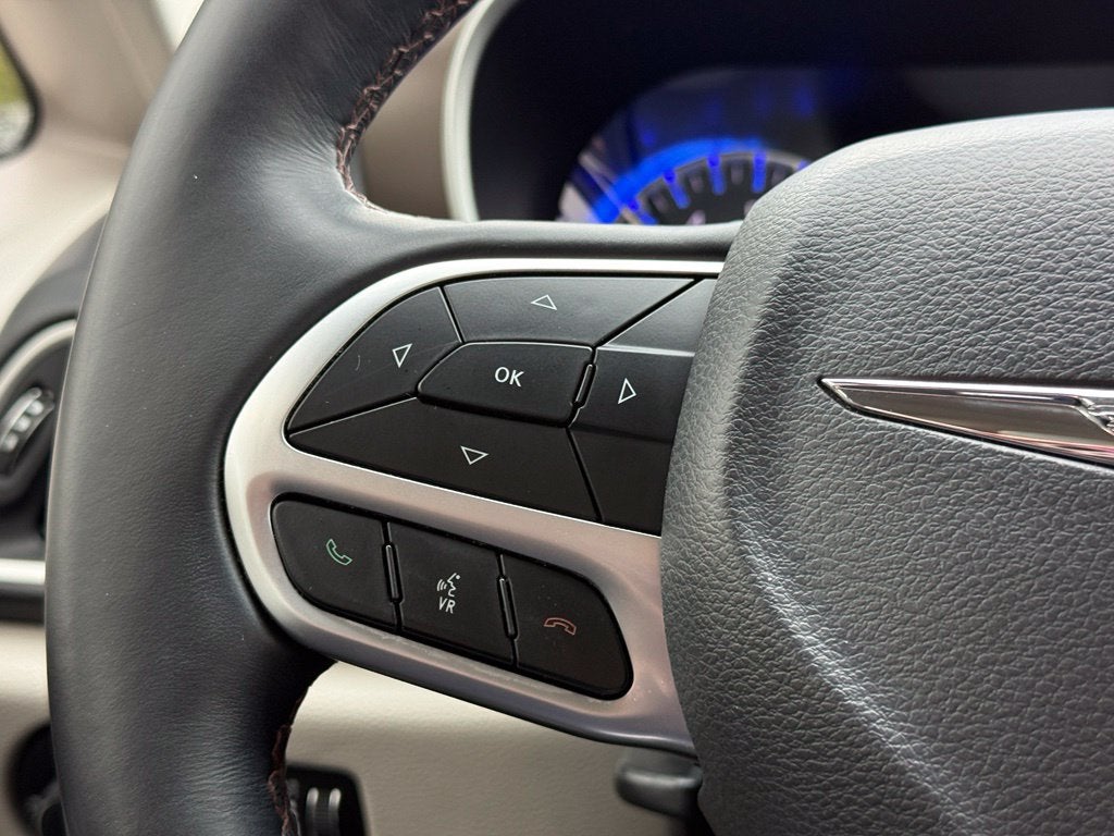 2018 Chrysler Pacifica Touring L - CLEAN CARFAX