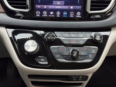 2018 Chrysler Pacifica Touring L - CLEAN CARFAX