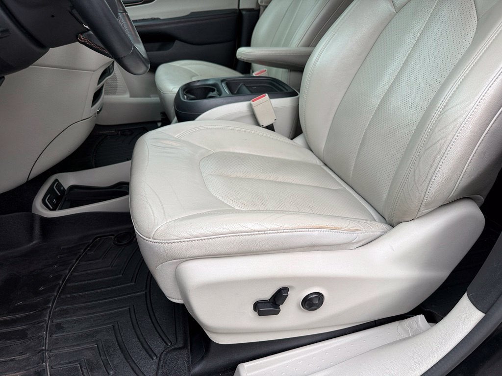 2018 Chrysler Pacifica Touring L - CLEAN CARFAX