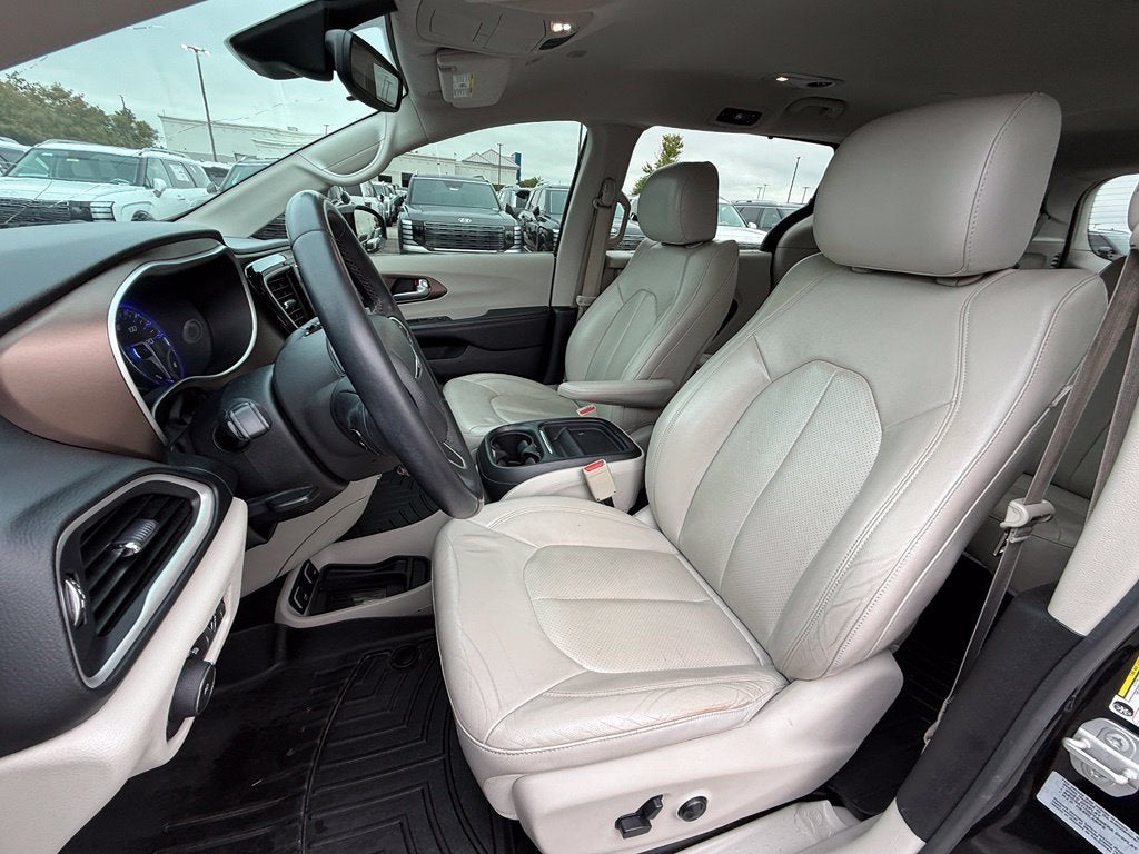 2018 Chrysler Pacifica Touring L - CLEAN CARFAX
