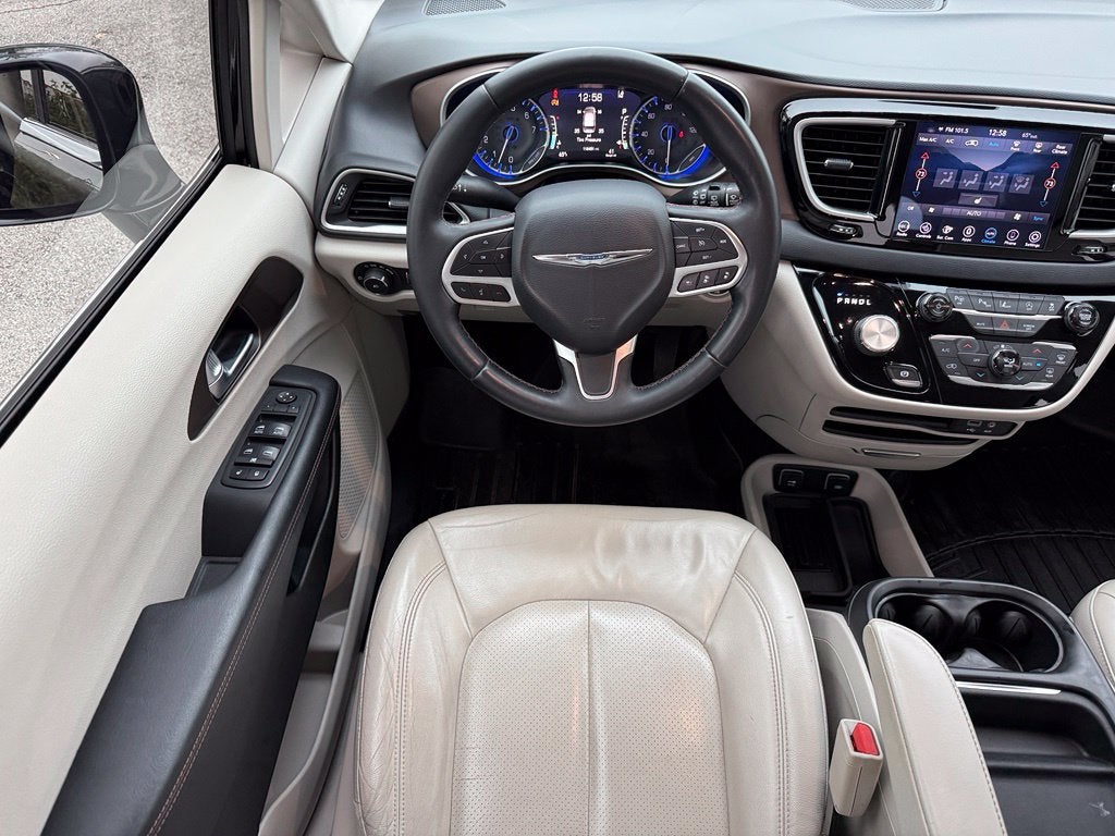 2018 Chrysler Pacifica Touring L - CLEAN CARFAX