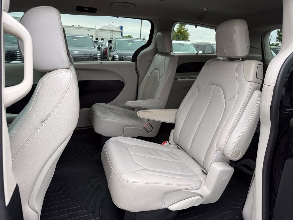 2018 Chrysler Pacifica Touring L - CLEAN CARFAX