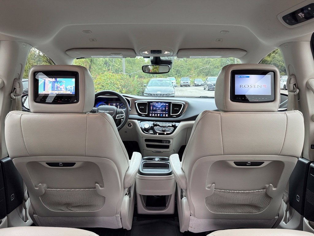 2018 Chrysler Pacifica Touring L - CLEAN CARFAX