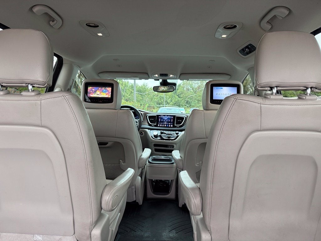 2018 Chrysler Pacifica Touring L - CLEAN CARFAX