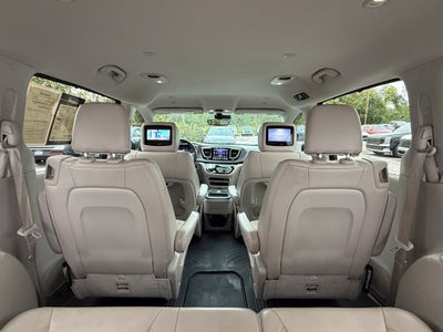2018 Chrysler Pacifica Touring L - CLEAN CARFAX