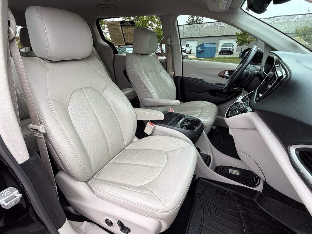 2018 Chrysler Pacifica Touring L - CLEAN CARFAX
