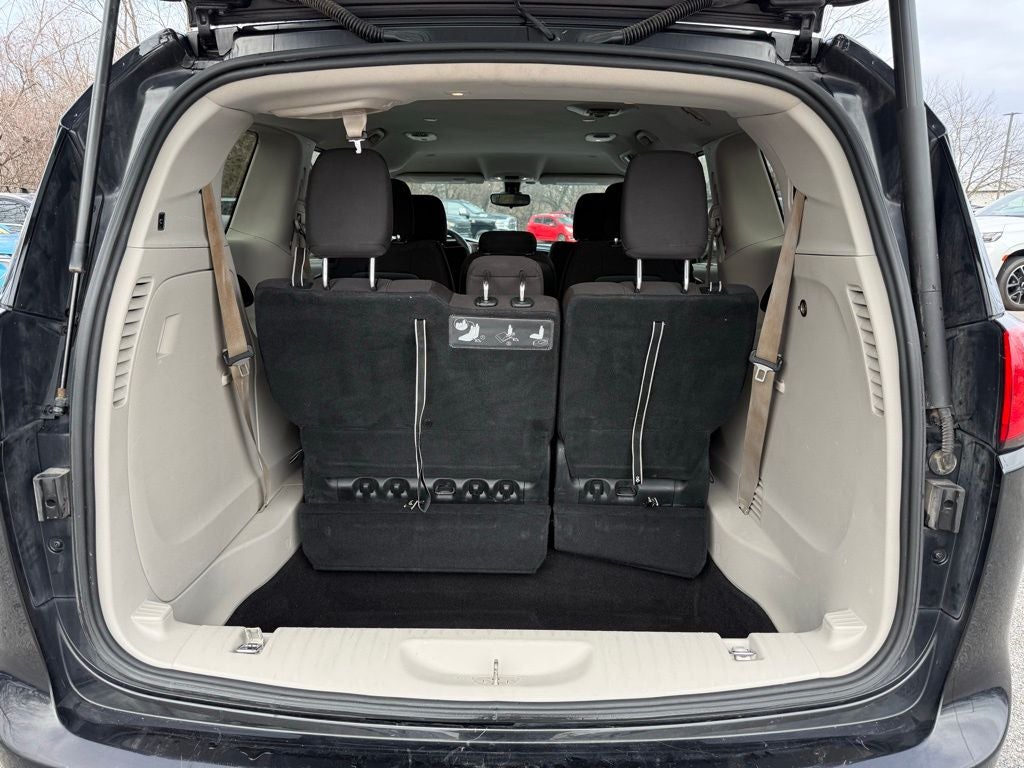 2017 Chrysler Pacifica Touring L LOW PRICED VAN!