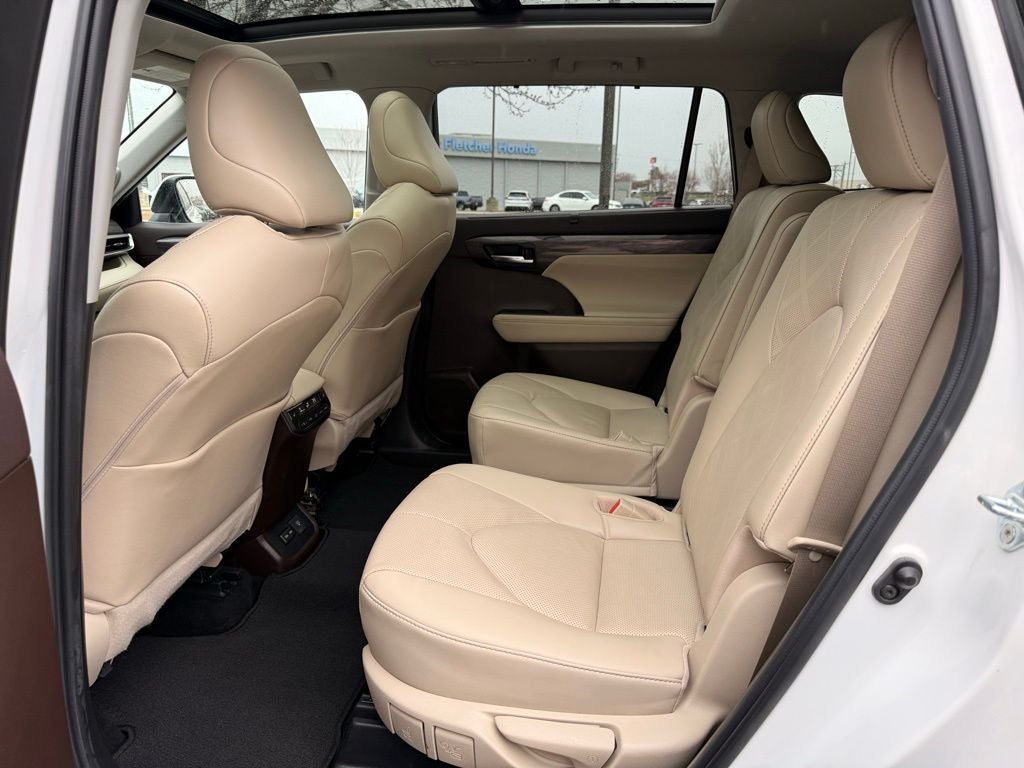 2022 Toyota Highlander Platinum