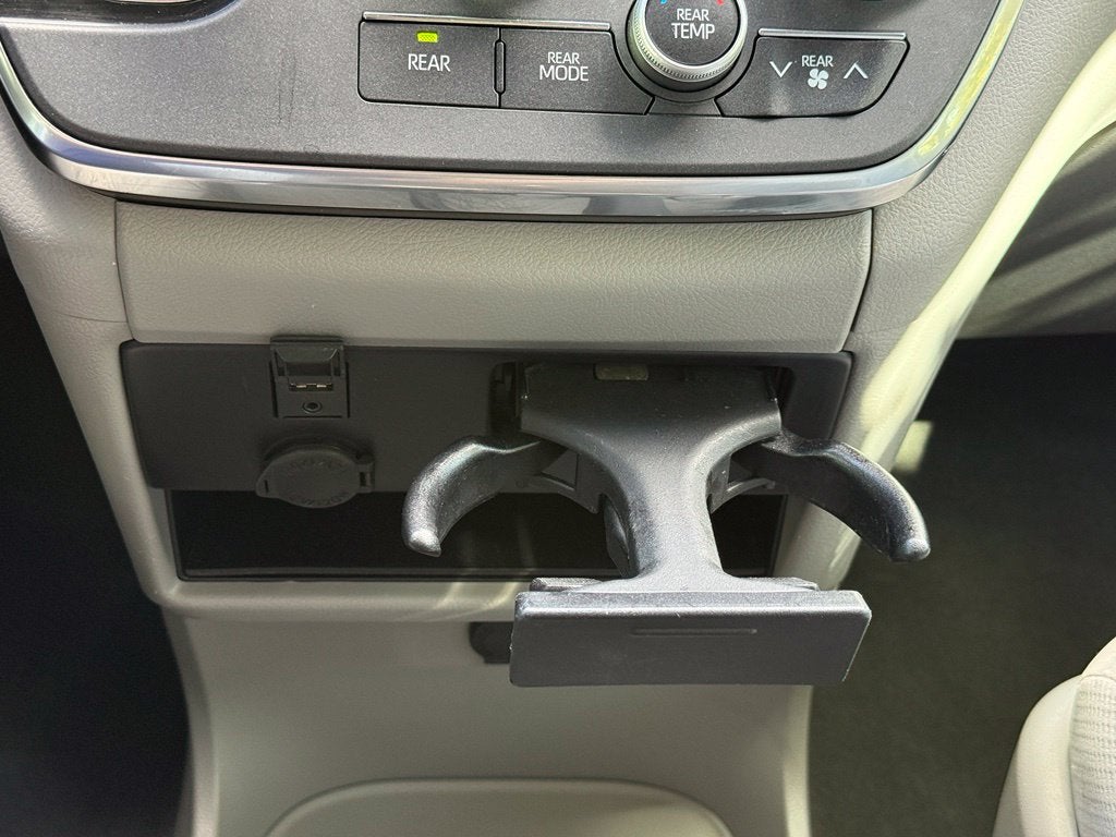 2018 Toyota Sienna LE 8 Passenger - CLEAN CARFAX