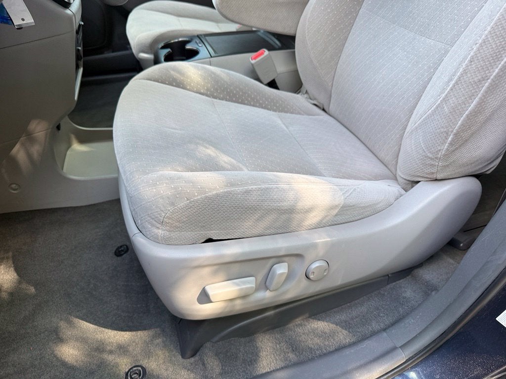 2018 Toyota Sienna LE 8 Passenger - CLEAN CARFAX