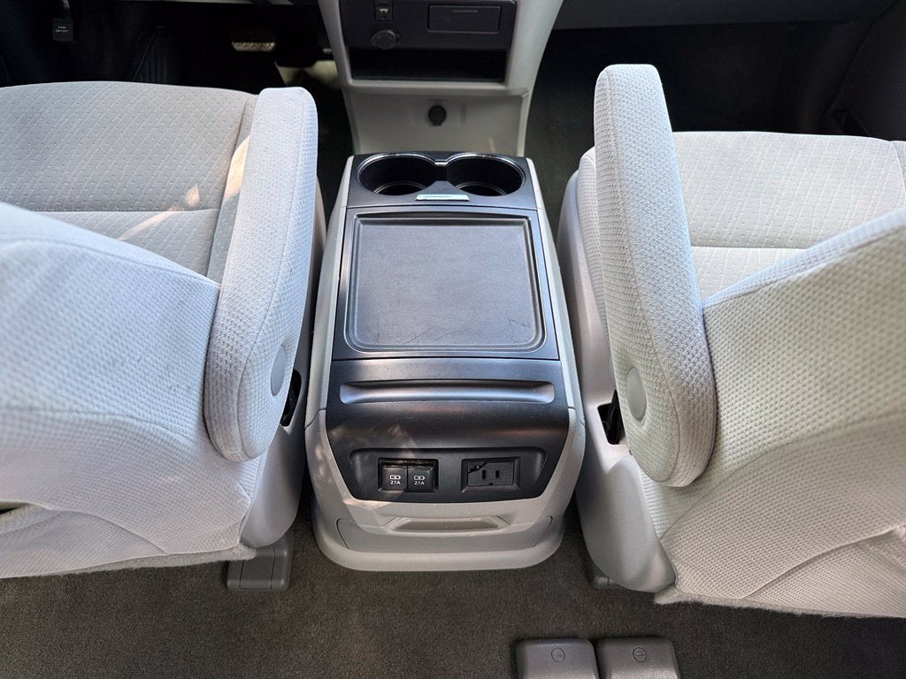2018 Toyota Sienna LE 8 Passenger - CLEAN CARFAX