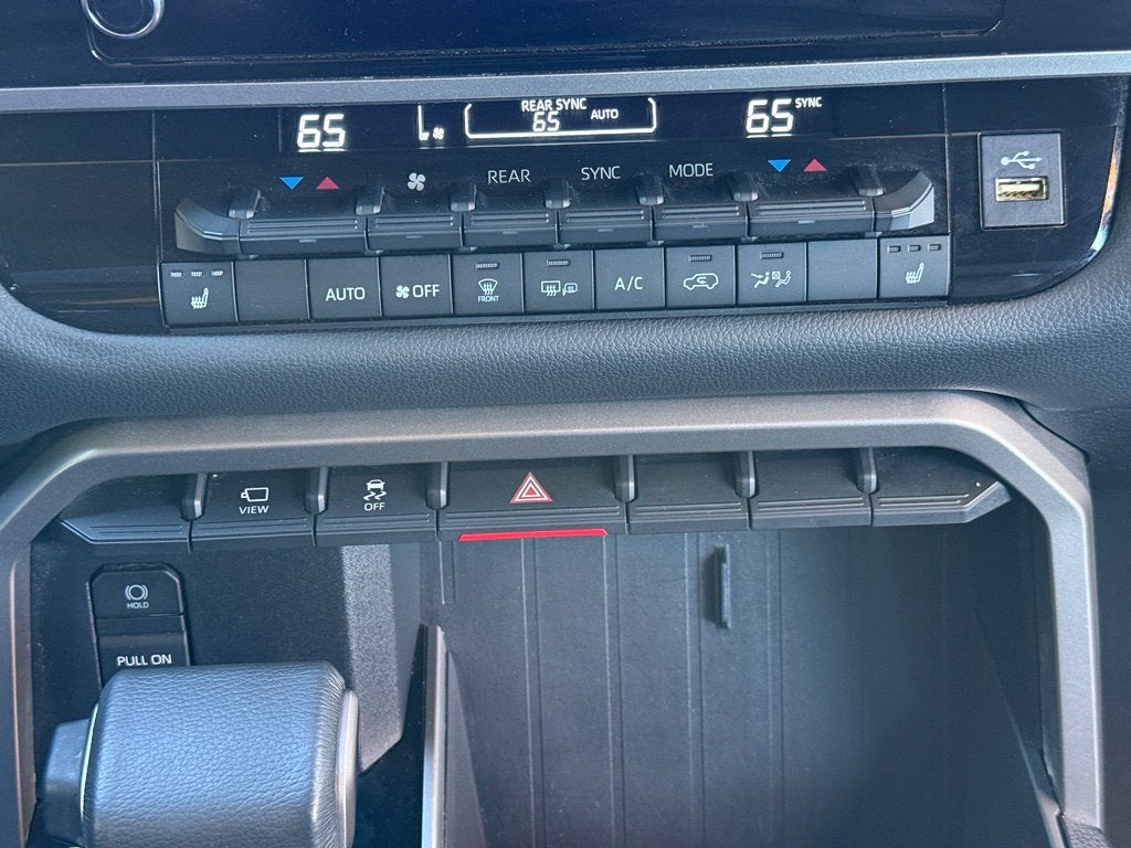 2025 Toyota Sequoia SR5 - 4WD / SUNROOF / CLEAN CARFAX