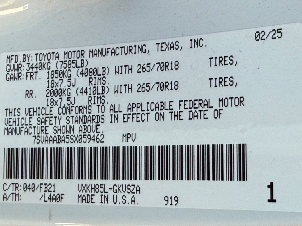 2025 Toyota Sequoia SR5 - 4WD / SUNROOF / CLEAN CARFAX