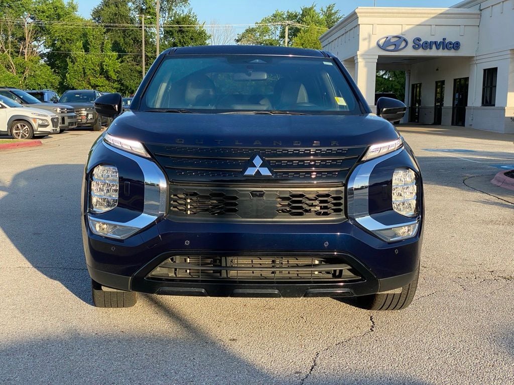 2022 Mitsubishi Outlander SE LOW MILES