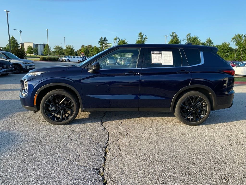 2022 Mitsubishi Outlander SE LOW MILES