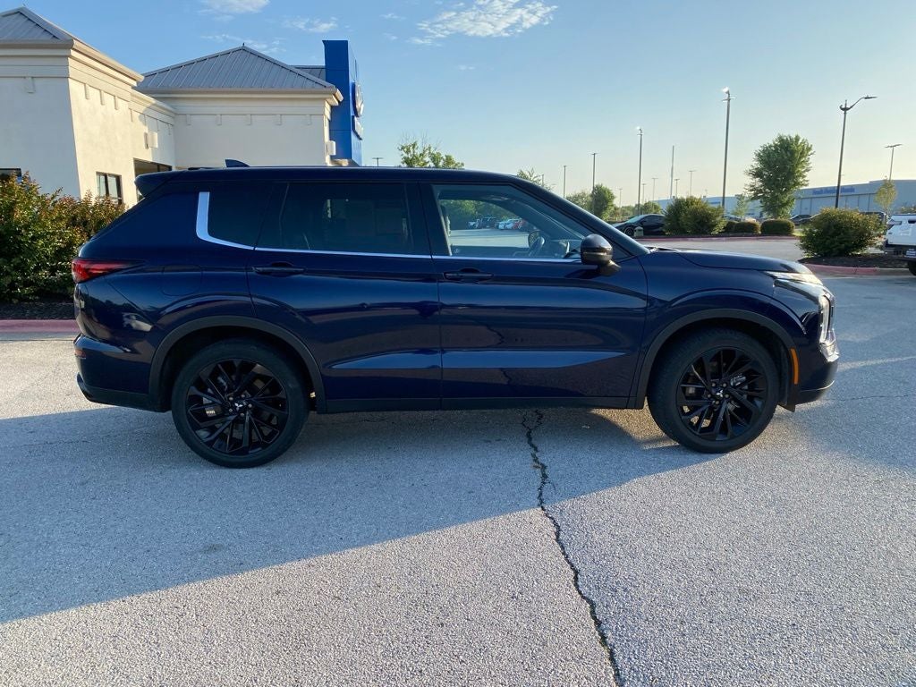 2022 Mitsubishi Outlander SE LOW MILES