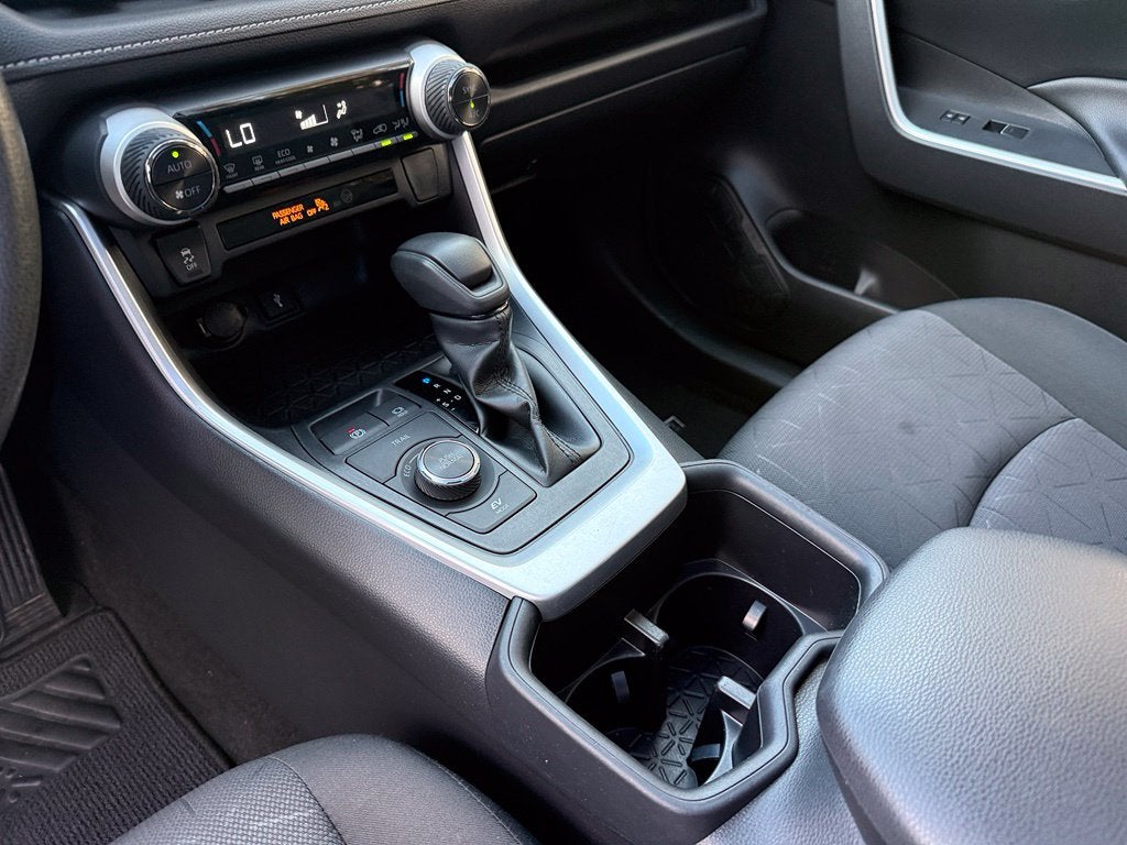 2022 Toyota RAV4 Hybrid XLE - AWD | SUNROOF | CLEAN CARFAX