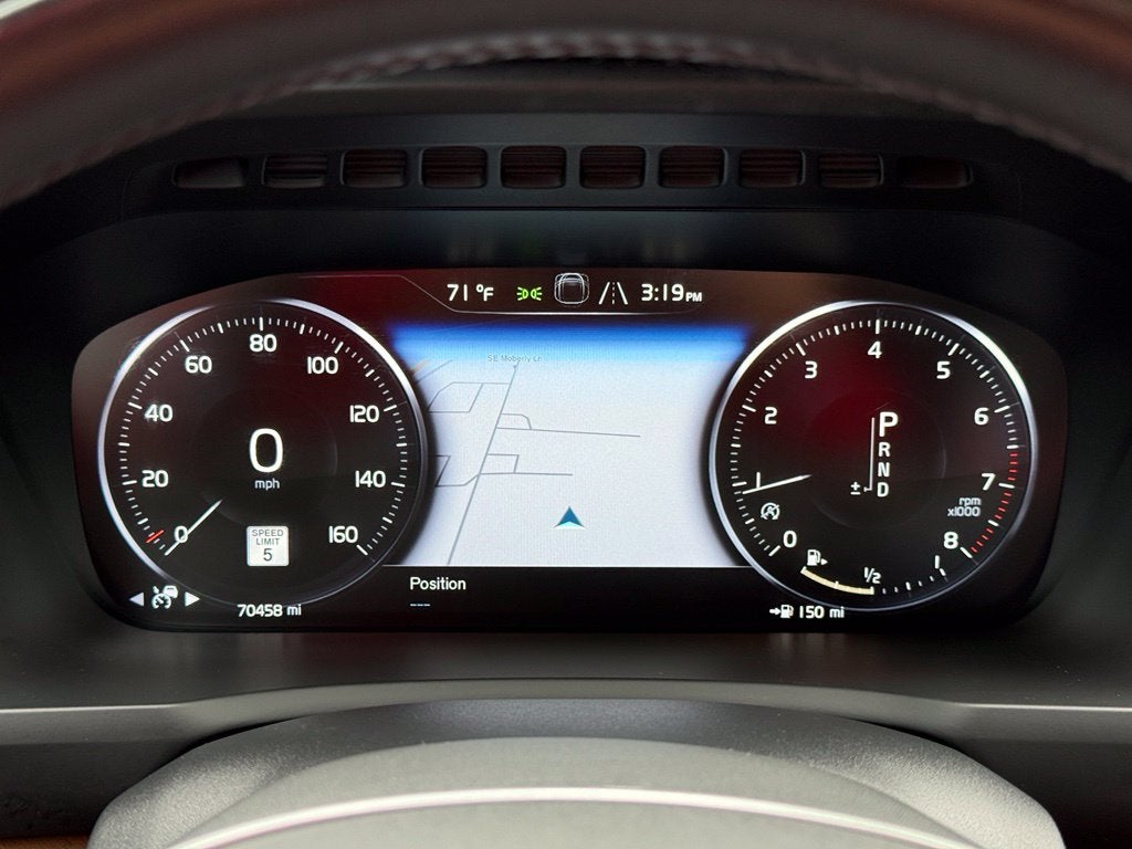 2022 Volvo XC90 T6 Momentum - AWD / PANORAMIC SUNROOF / ONE OWNER