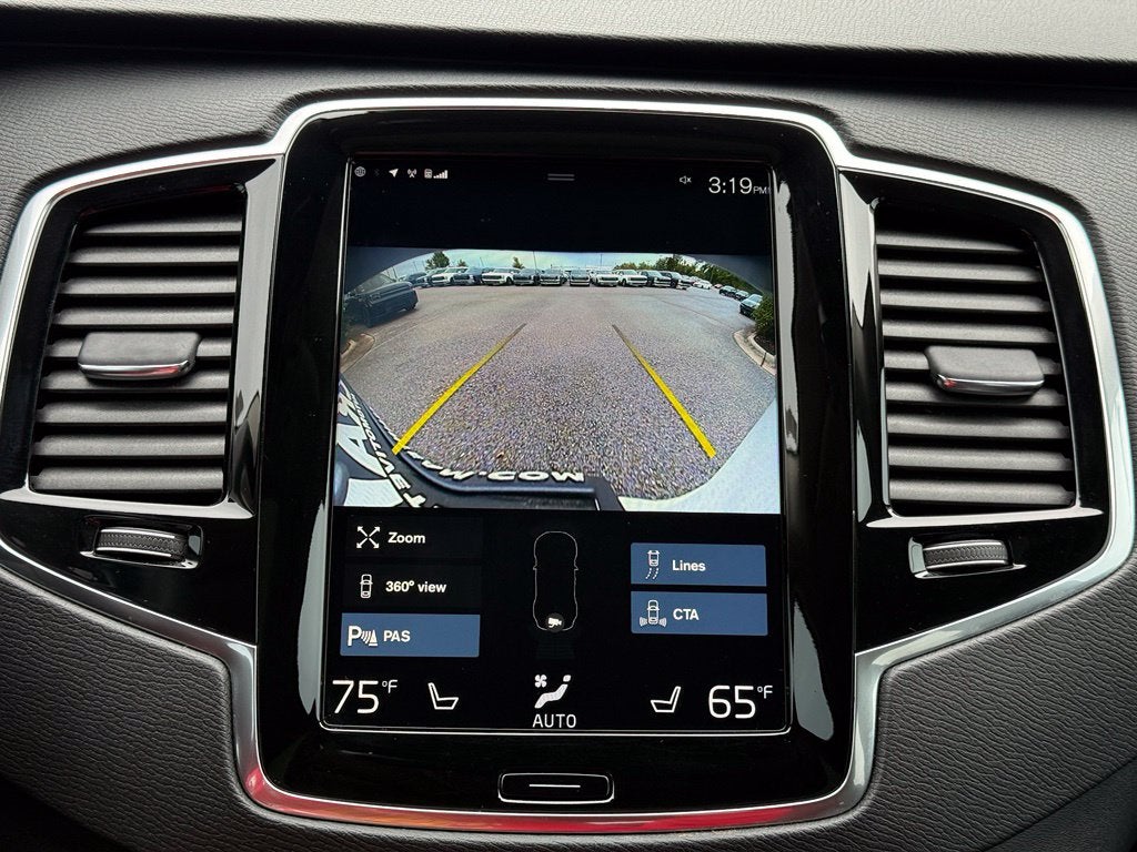 2022 Volvo XC90 T6 Momentum - AWD / PANORAMIC SUNROOF / ONE OWNER