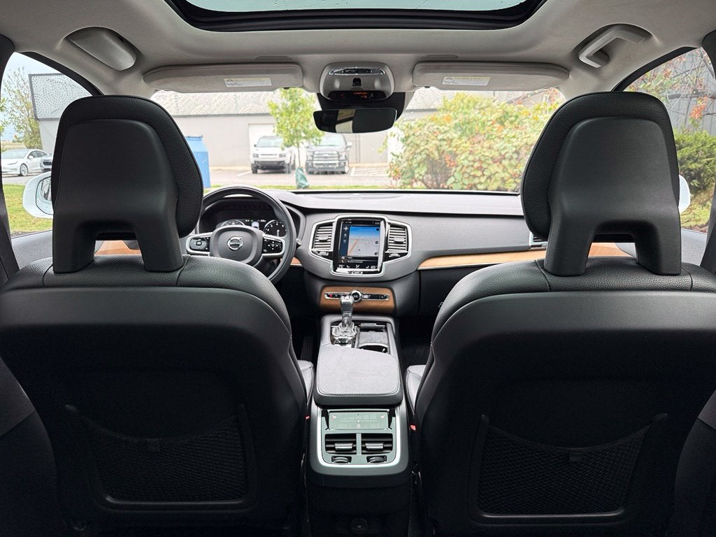 2022 Volvo XC90 T6 Momentum - AWD / PANORAMIC SUNROOF / ONE OWNER