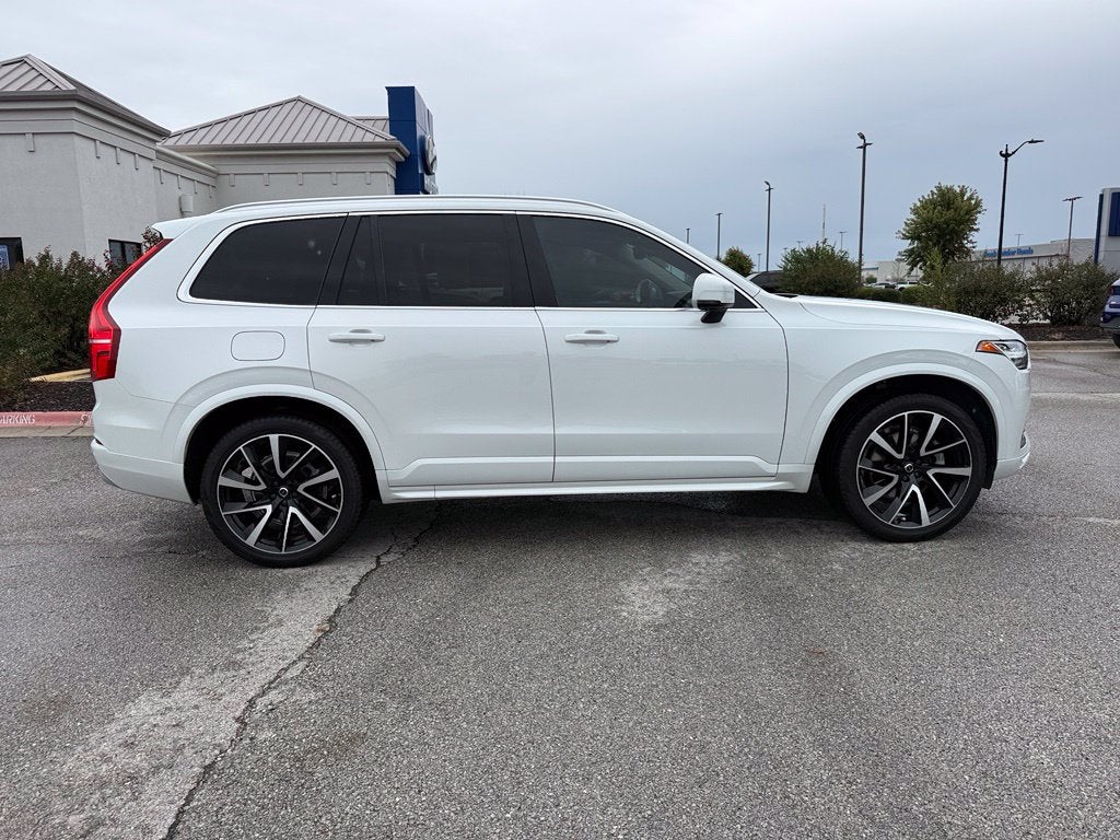 2022 Volvo XC90 T6 Momentum - AWD / PANORAMIC SUNROOF / ONE OWNER