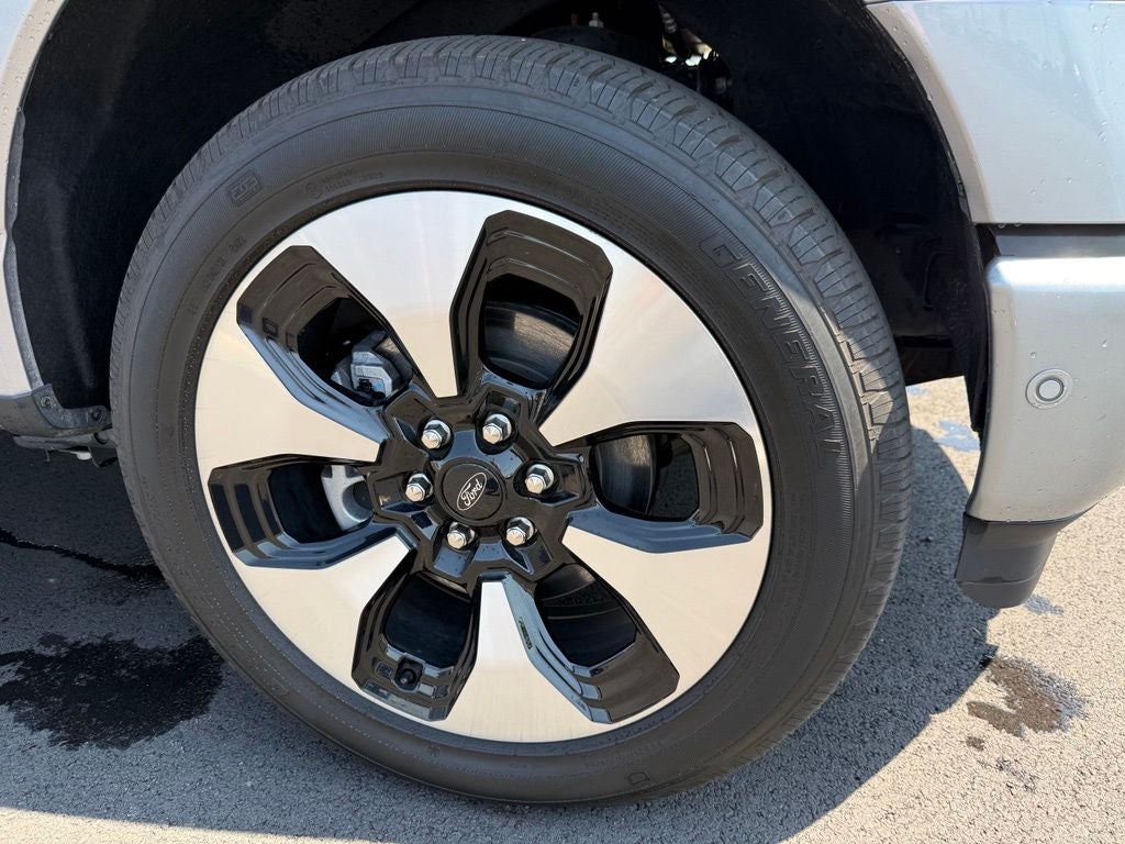 2023 Ford F-150 Lightning Platinum