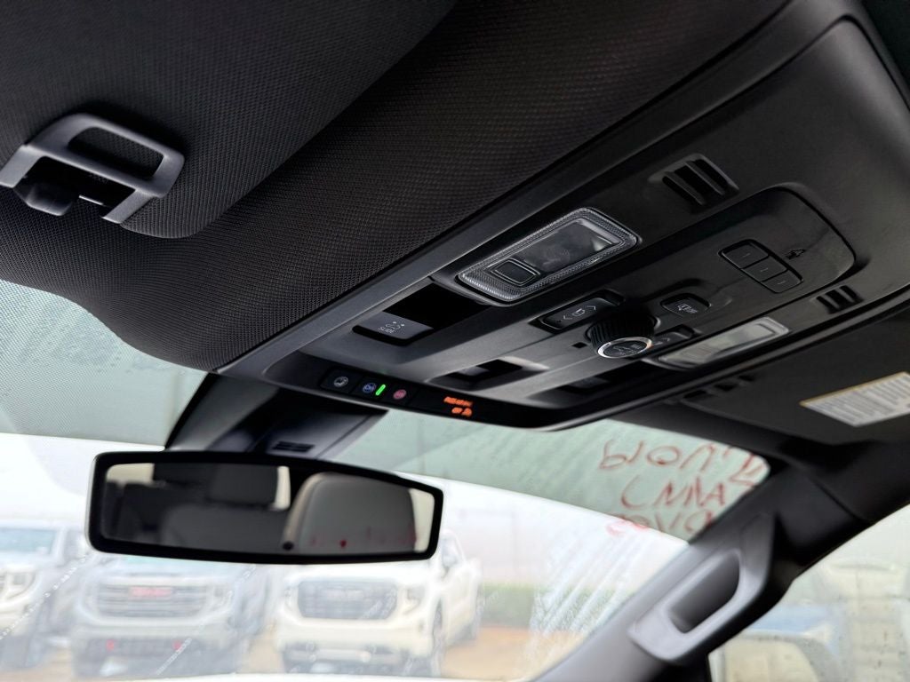 2022 GMC Yukon SLT moon roof/capt seats