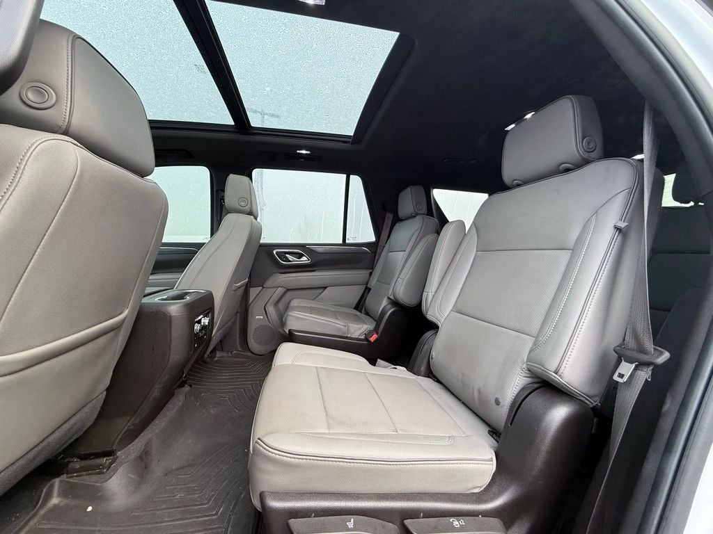 2022 GMC Yukon SLT moon roof/capt seats
