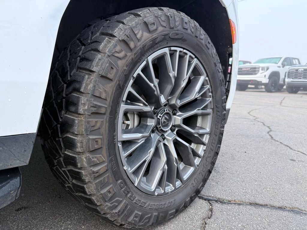 2022 GMC Yukon SLT moon roof/capt seats