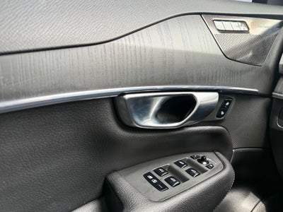 2020 Volvo XC90 T6 Momentum