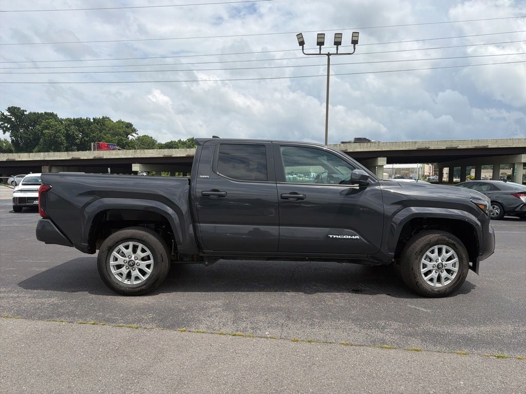 2024 Toyota Tacoma SR5 1-Owner / Clean Carfax / Apple CarPlay/Android Aut