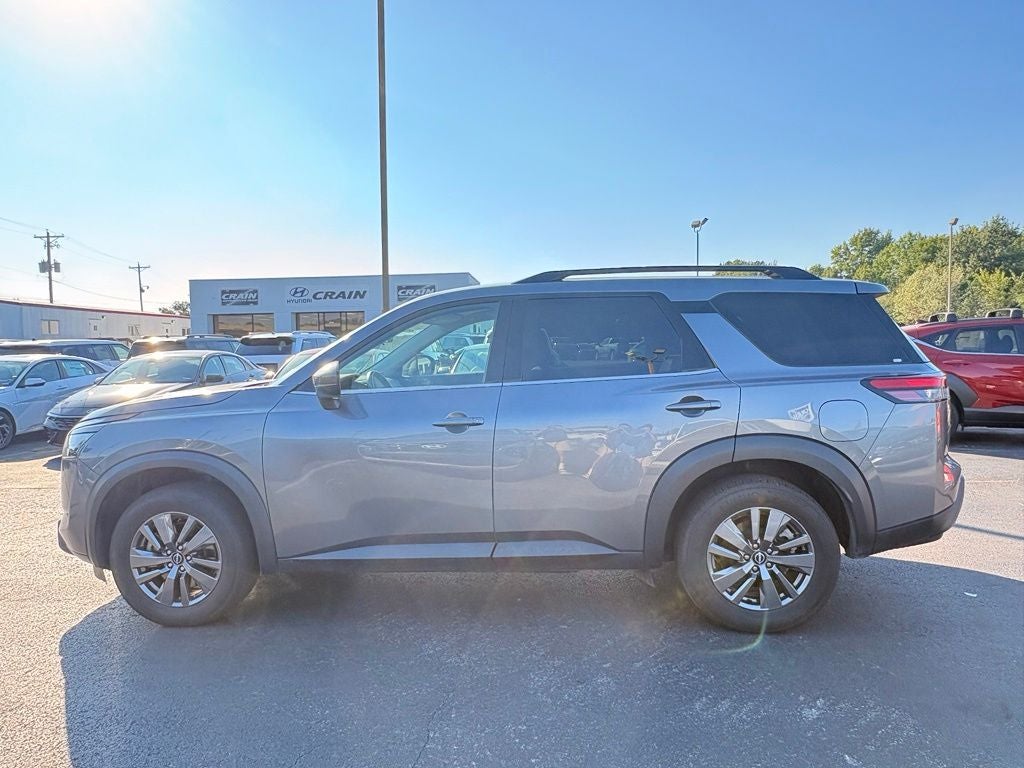 2025 Nissan Pathfinder SV