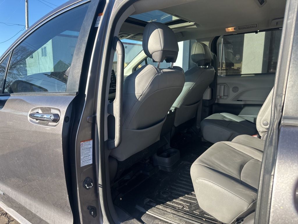 2021 Toyota Sienna XLE 8 Passenger