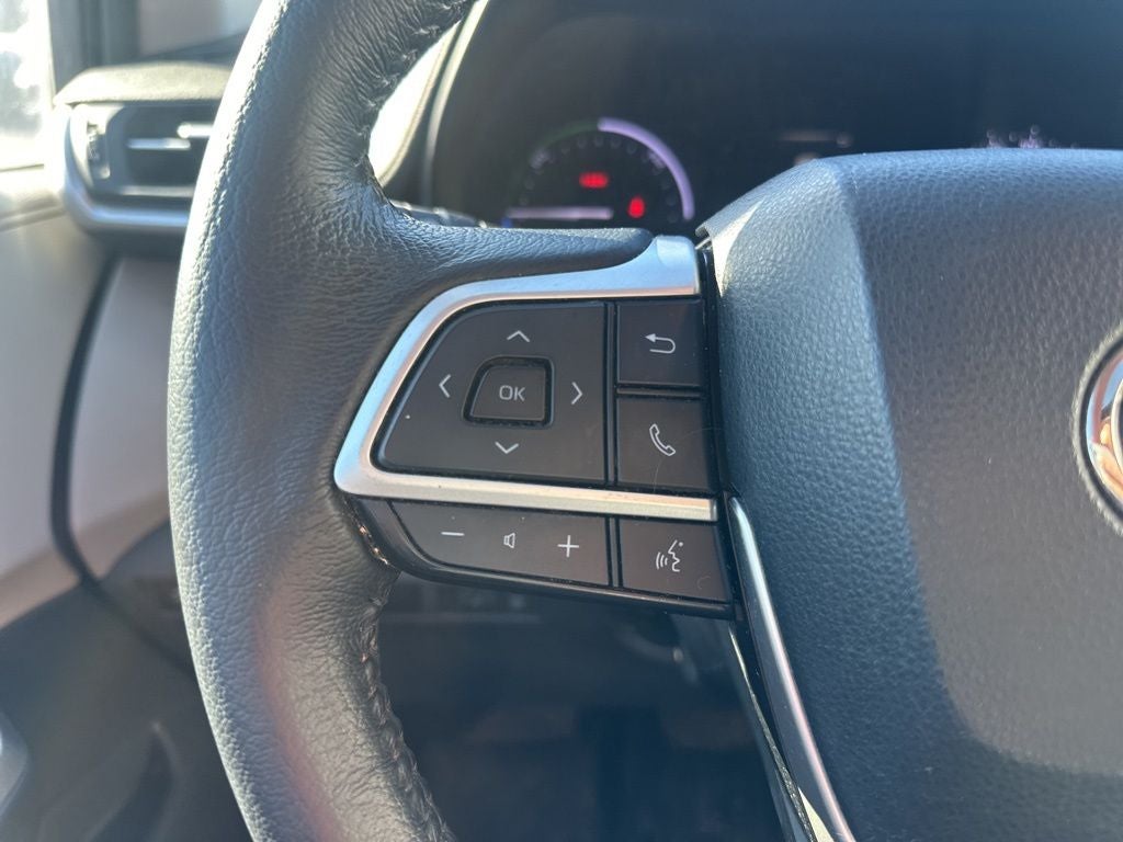 2021 Toyota Sienna XLE 8 Passenger