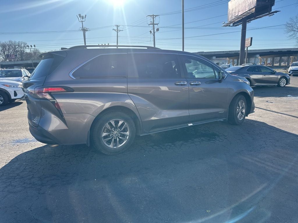 2021 Toyota Sienna XLE 8 Passenger